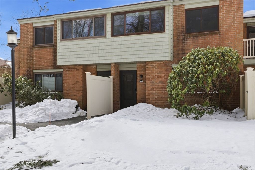 95 Greenbrook Dr 95, Stoughton, MA 02072