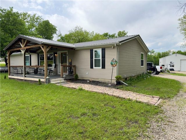 1981 SW State Route 2 Highway, Garden City, MO 64747
