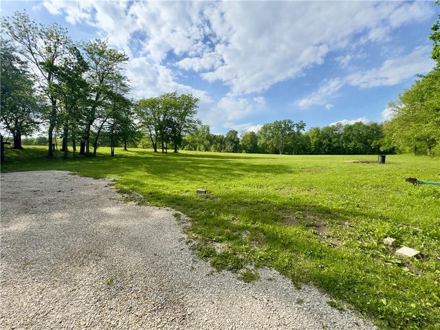1981 SW State Route 2 Highway, Garden City, MO 64747