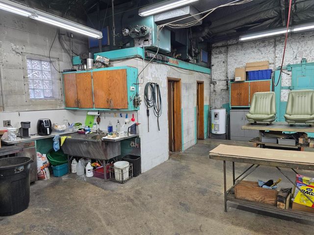 6247 N Clark Street, Chicago, IL 60660