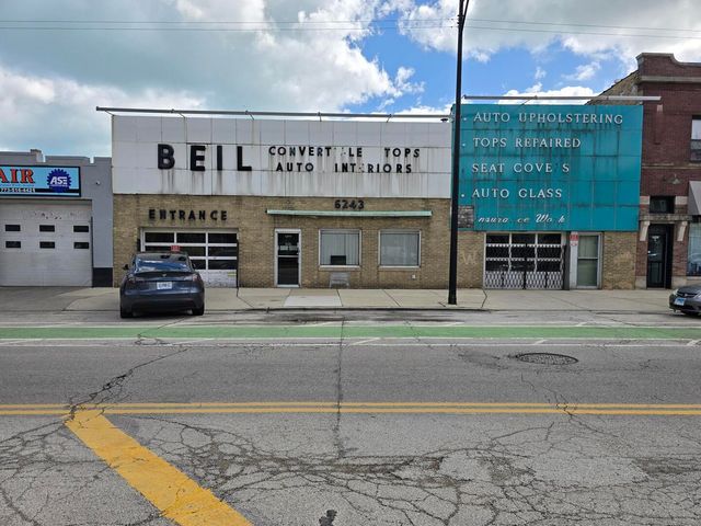 6247 N Clark Street, Chicago, IL 60660