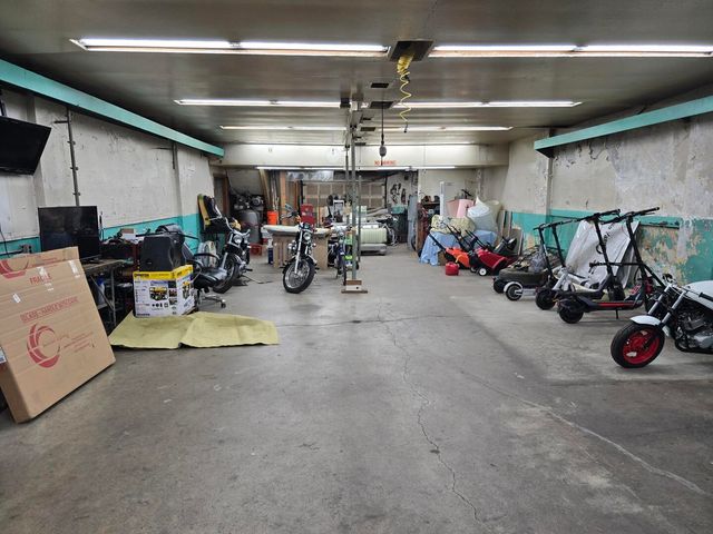 6247 N Clark Street, Chicago, IL 60660