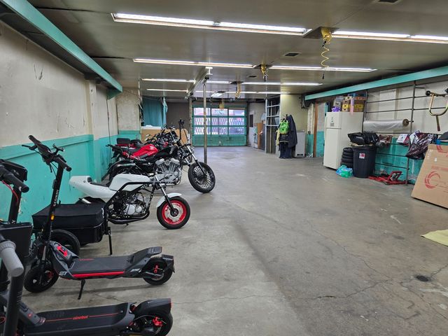 6247 N Clark Street, Chicago, IL 60660