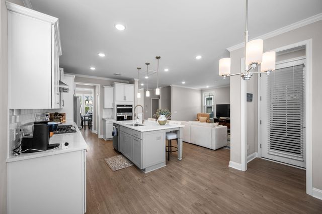 670 Blueway Avenue, Summerville, SC 29486
