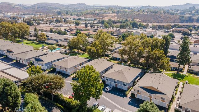 527 Spring Road 19, Moorpark, CA 93021