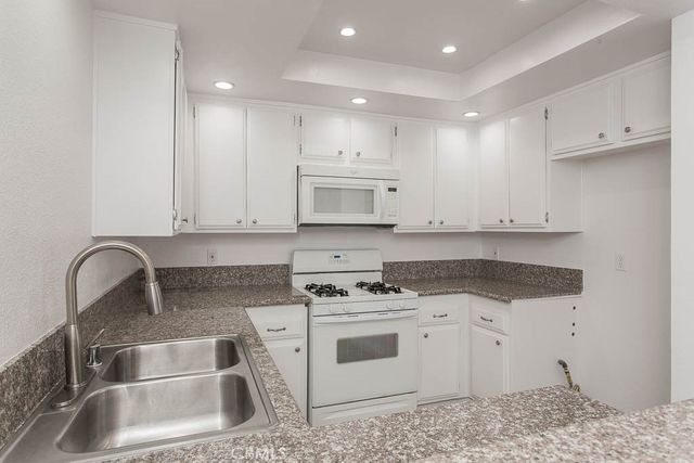 527 Spring Road 19, Moorpark, CA 93021