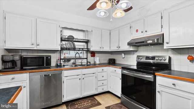15 BUCKTHORN DRIVE, Carlisle, PA 17015