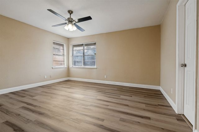 325 Crescent Drive, Grand Prairie, TX 75050
