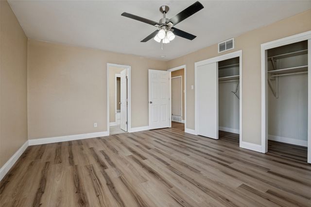 325 Crescent Drive, Grand Prairie, TX 75050