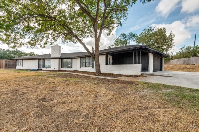 325 Crescent Drive, Grand Prairie, TX 75050