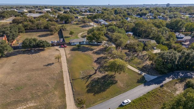 325 Crescent Drive, Grand Prairie, TX 75050