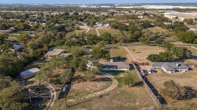 325 Crescent Drive, Grand Prairie, TX 75050