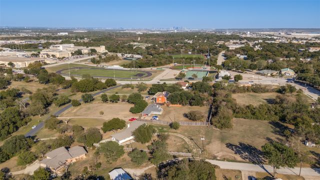 325 Crescent Drive, Grand Prairie, TX 75050