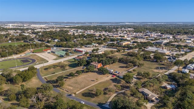 325 Crescent Drive, Grand Prairie, TX 75050