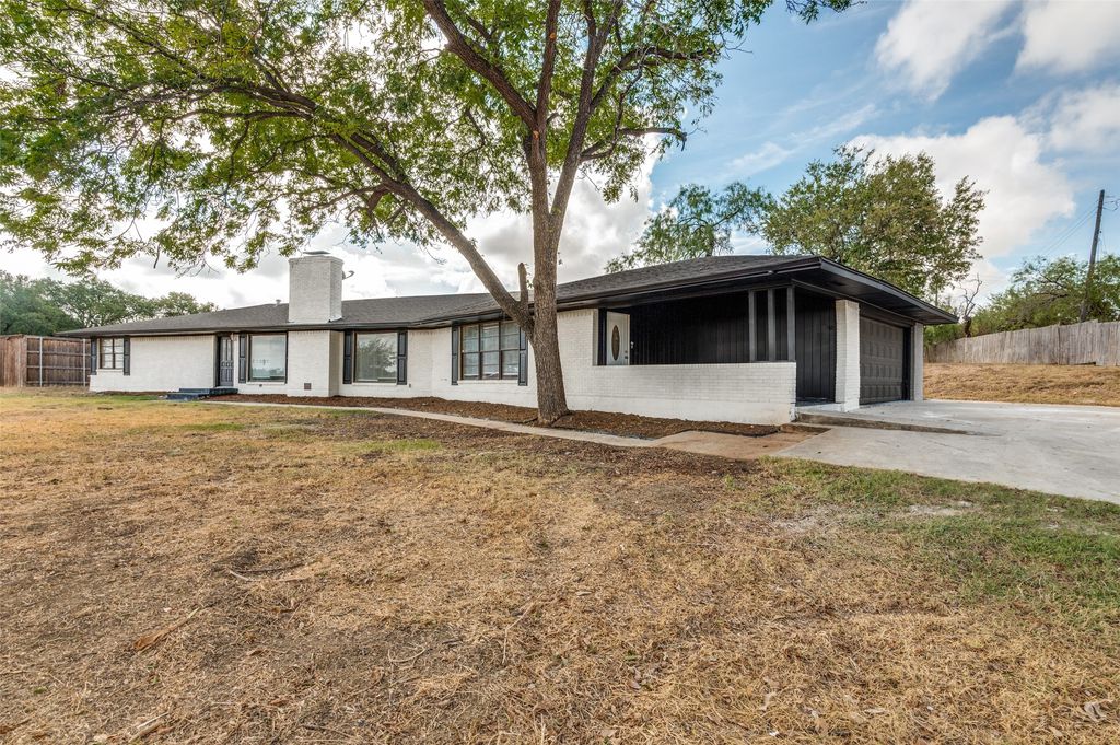 325 Crescent Drive, Grand Prairie, TX 75050 — photo 2