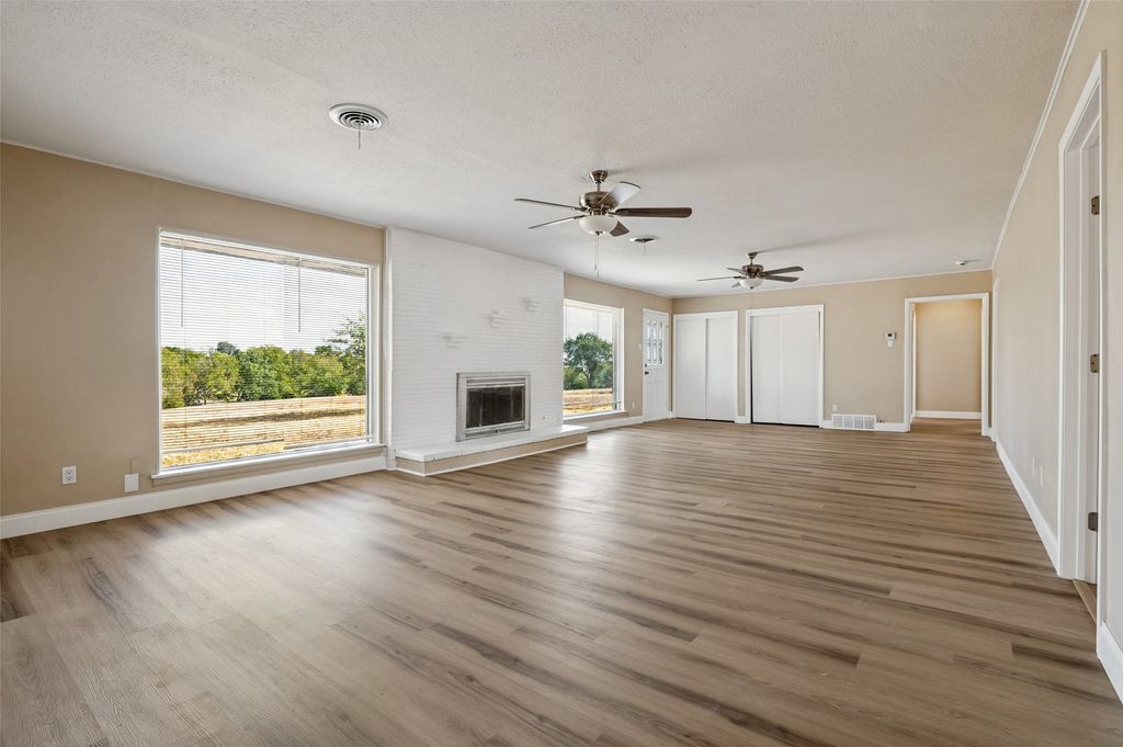 325 Crescent Drive, Grand Prairie, TX 75050 — photo 4