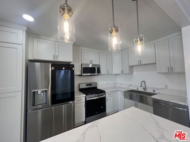 561 N Sweetzer Avenue, West Hollywood, CA 90048