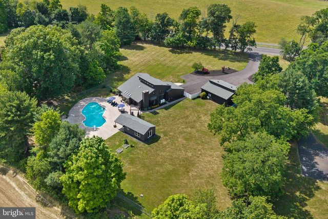 2576 MONMOUTH RD, Jobstown, NJ 08041