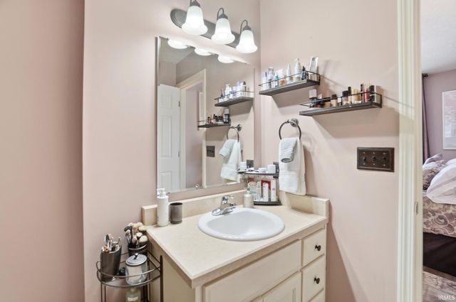 1918 Beechmont Drive, Fort Wayne, IN 46825