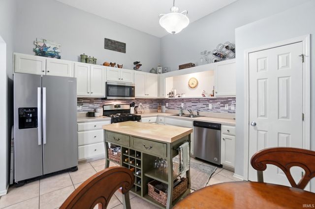 1918 Beechmont Drive, Fort Wayne, IN 46825