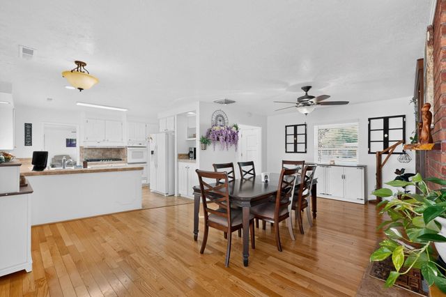 7108 Vista Del Arroyo Avenue NE, Albuquerque, NM 87109