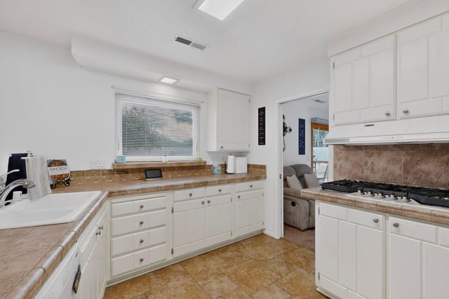 7108 Vista Del Arroyo Avenue NE, Albuquerque, NM 87109
