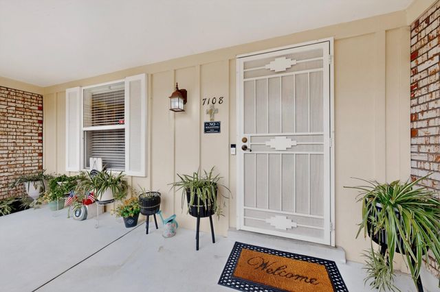 7108 Vista Del Arroyo Avenue NE, Albuquerque, NM 87109