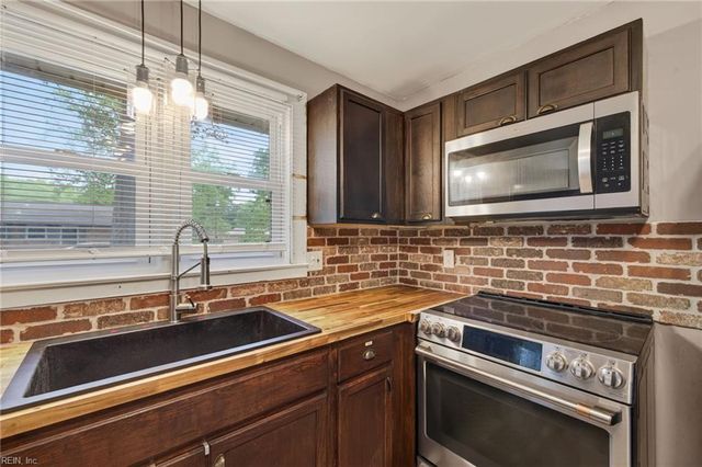 601 Rock DR, Chesapeake, VA 23323