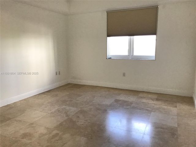 19900 E Country Club Dr 812, Aventura, FL 33180