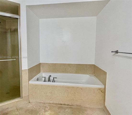 19900 E Country Club Dr 812, Aventura, FL 33180