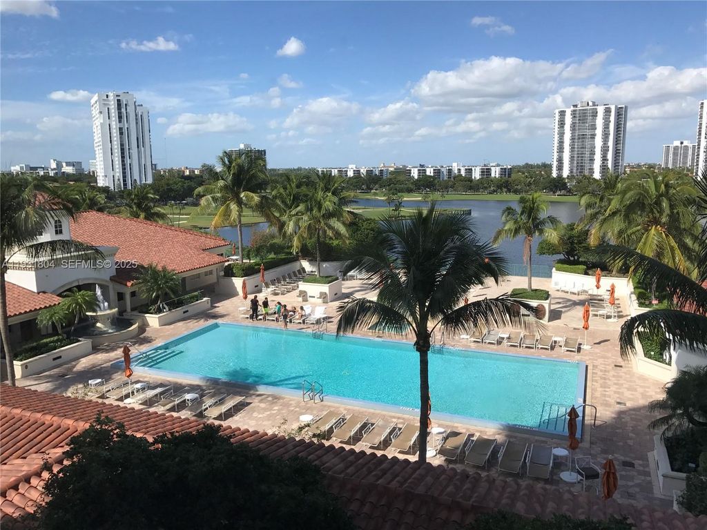 19900 E Country Club Dr 812, Aventura, FL 33180