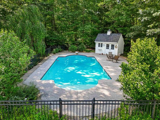 54 Crestwood Drive, Hollis, NH 03049