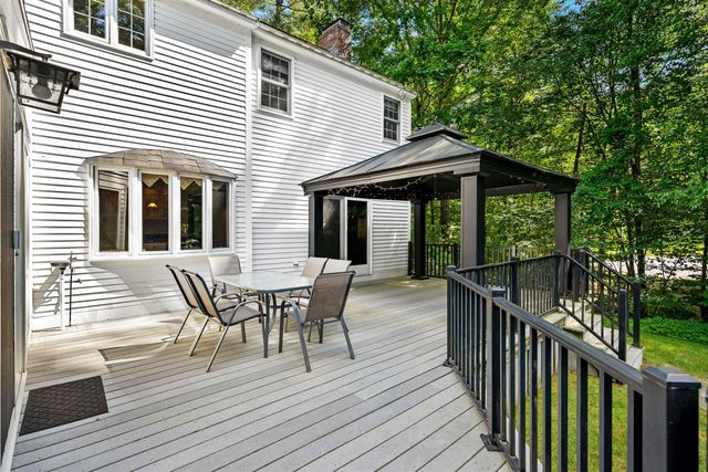 54 Crestwood Drive, Hollis, NH 03049