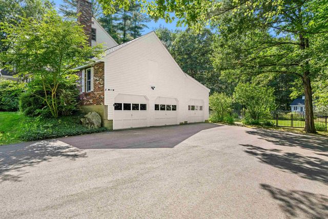 54 Crestwood Drive, Hollis, NH 03049