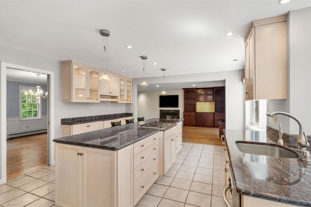 54 Crestwood Drive, Hollis, NH 03049