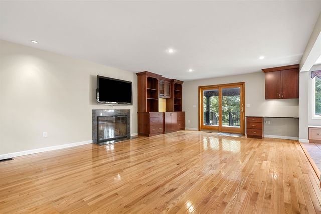 54 Crestwood Drive, Hollis, NH 03049