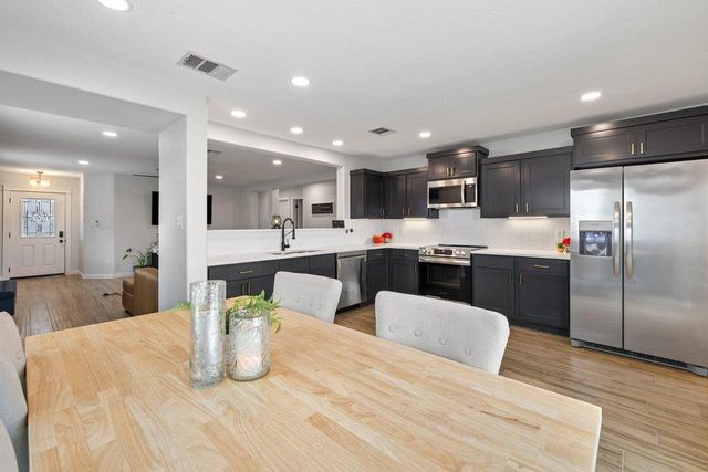 4006 Kings Canyon DR, Taylor, TX 76574