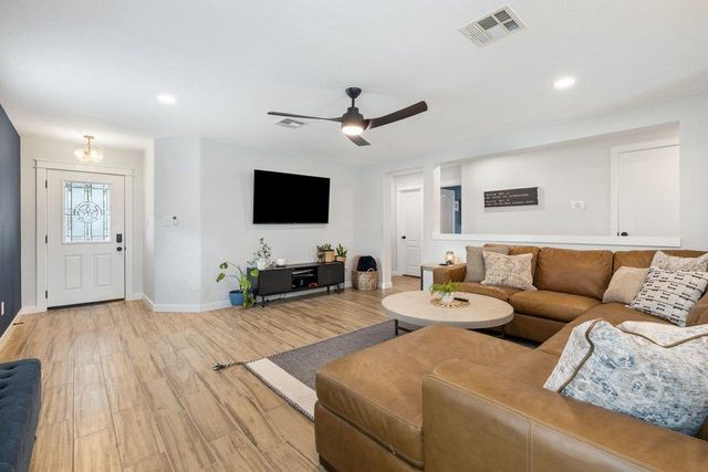 4006 Kings Canyon DR, Taylor, TX 76574