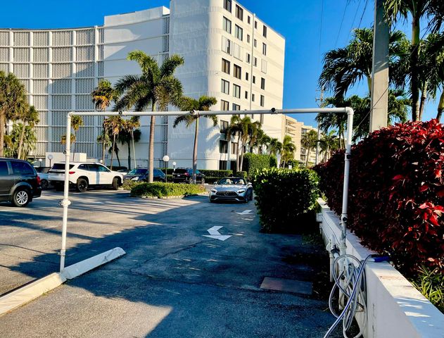 3589 S Ocean Boulevard 26, South Palm Beach, FL 33480