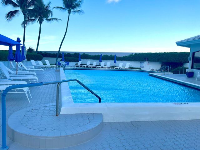 3589 S Ocean Boulevard 26, South Palm Beach, FL 33480