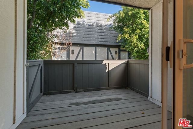 18550 Hatteras Street 45, Tarzana, CA 91356