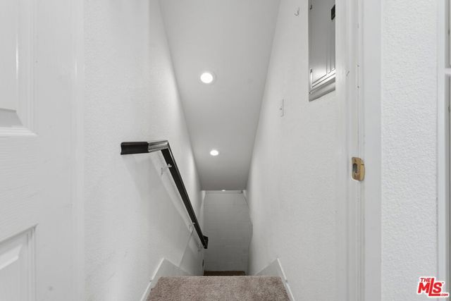 18550 Hatteras Street 45, Tarzana, CA 91356