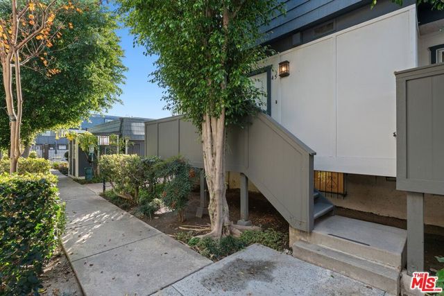 18550 Hatteras Street 45, Tarzana, CA 91356