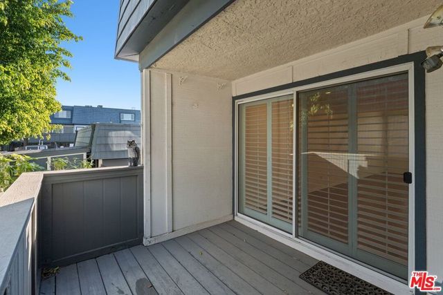 18550 Hatteras Street 45, Tarzana, CA 91356