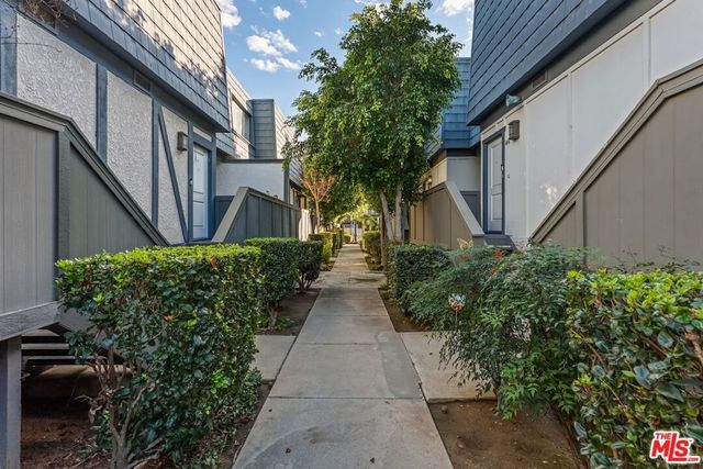 18550 Hatteras Street 45, Tarzana, CA 91356