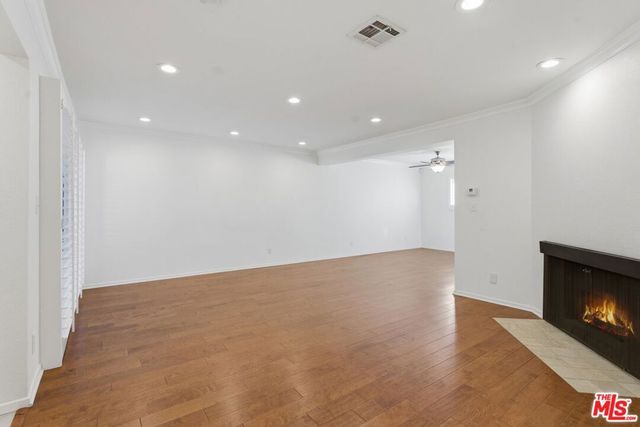 18550 Hatteras Street 45, Tarzana, CA 91356