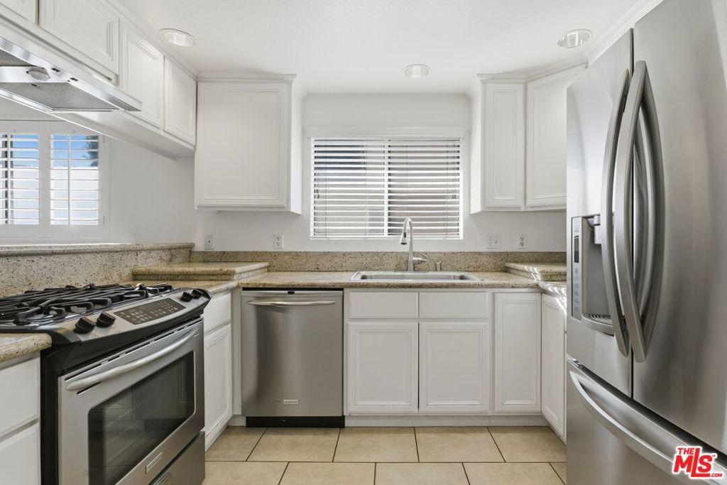 18550 Hatteras Street 45, Tarzana, CA 91356