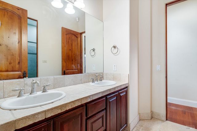 405 London Way, Sonoma, CA 95476