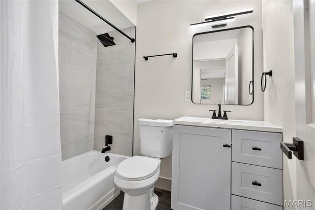 10121 Pinehurst Drive, St Louis, MO 63114