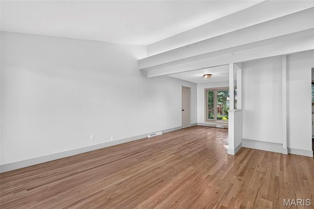 10121 Pinehurst Drive, St Louis, MO 63114